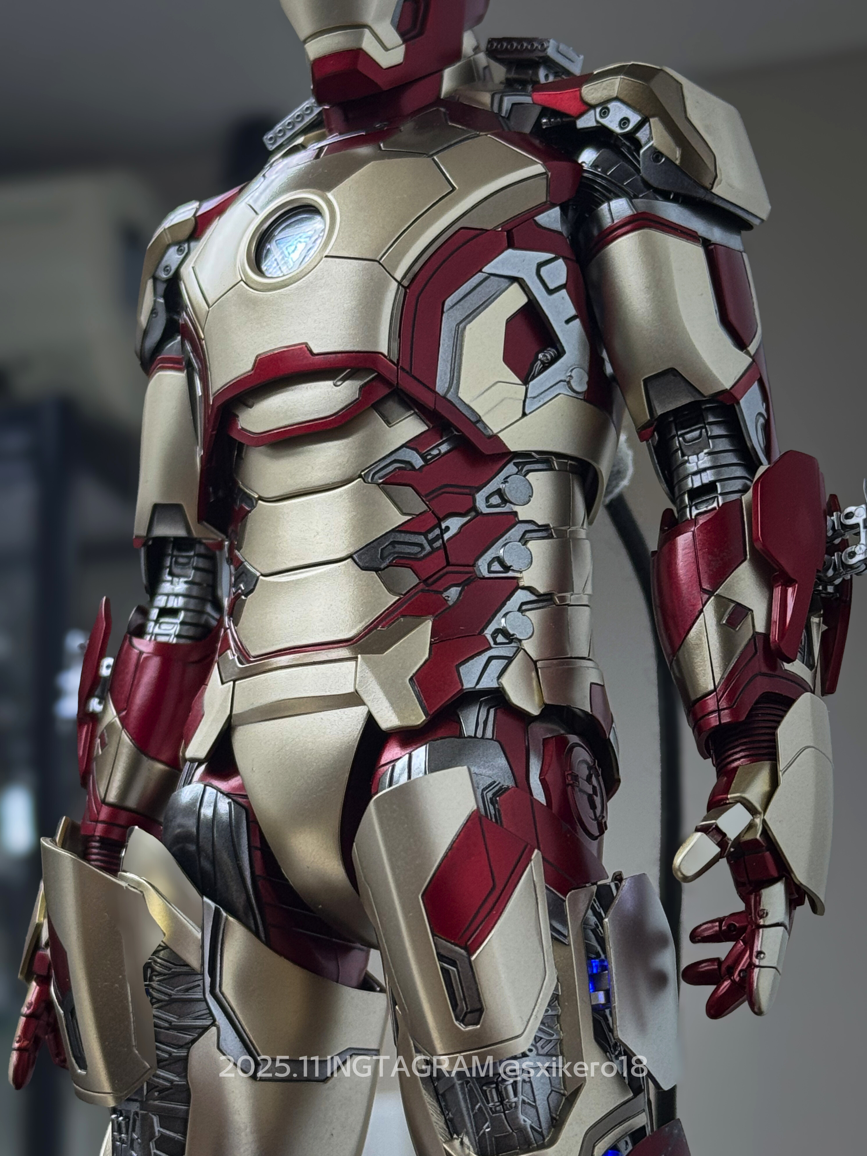 [Limited 15 set]Hot toys Iron Man XLII 2.0 Repaint (Clean version) project