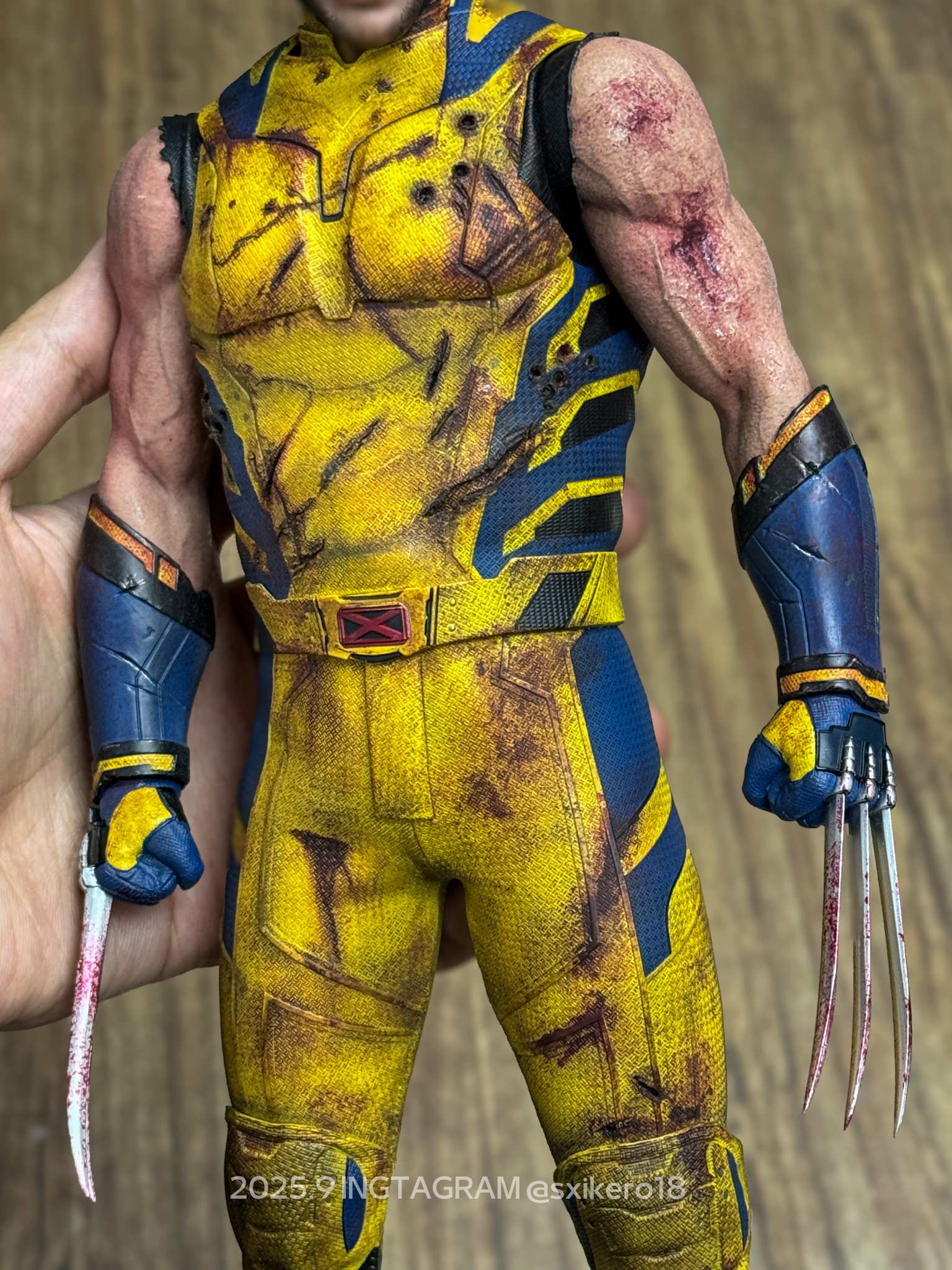 Wolverine Heavy Battle Damage Version Figure