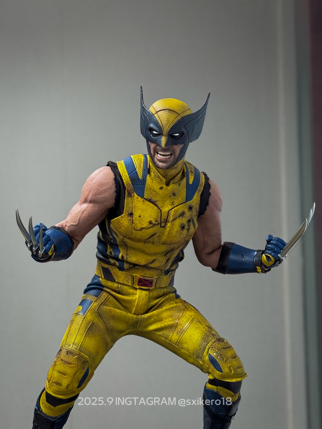 Wolverine Light Battle Damage Version Figure