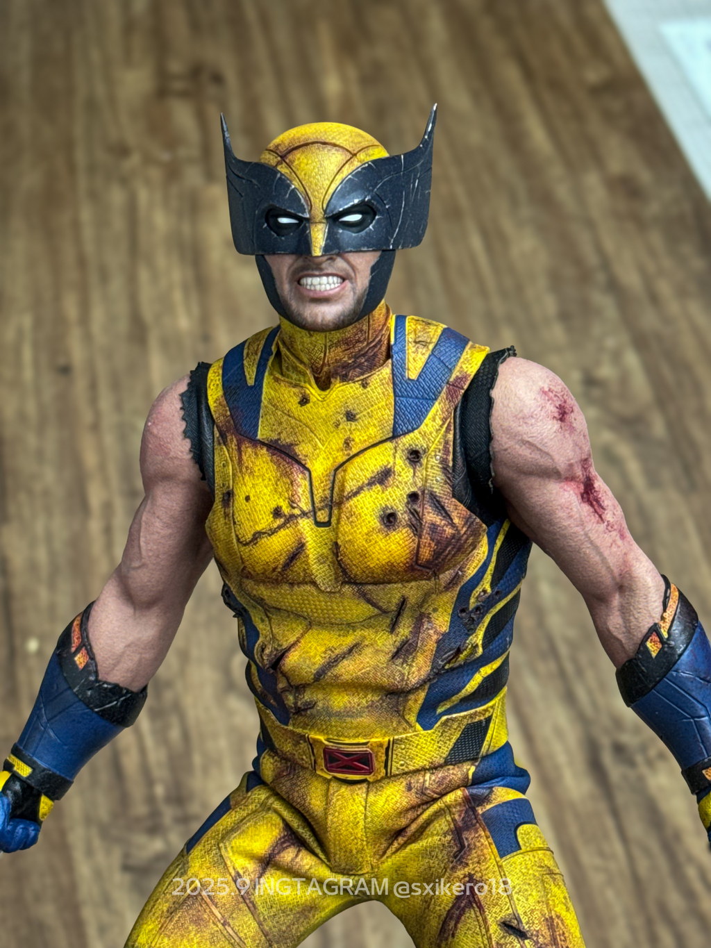 Wolverine Heavy Battle Damage Version Figure