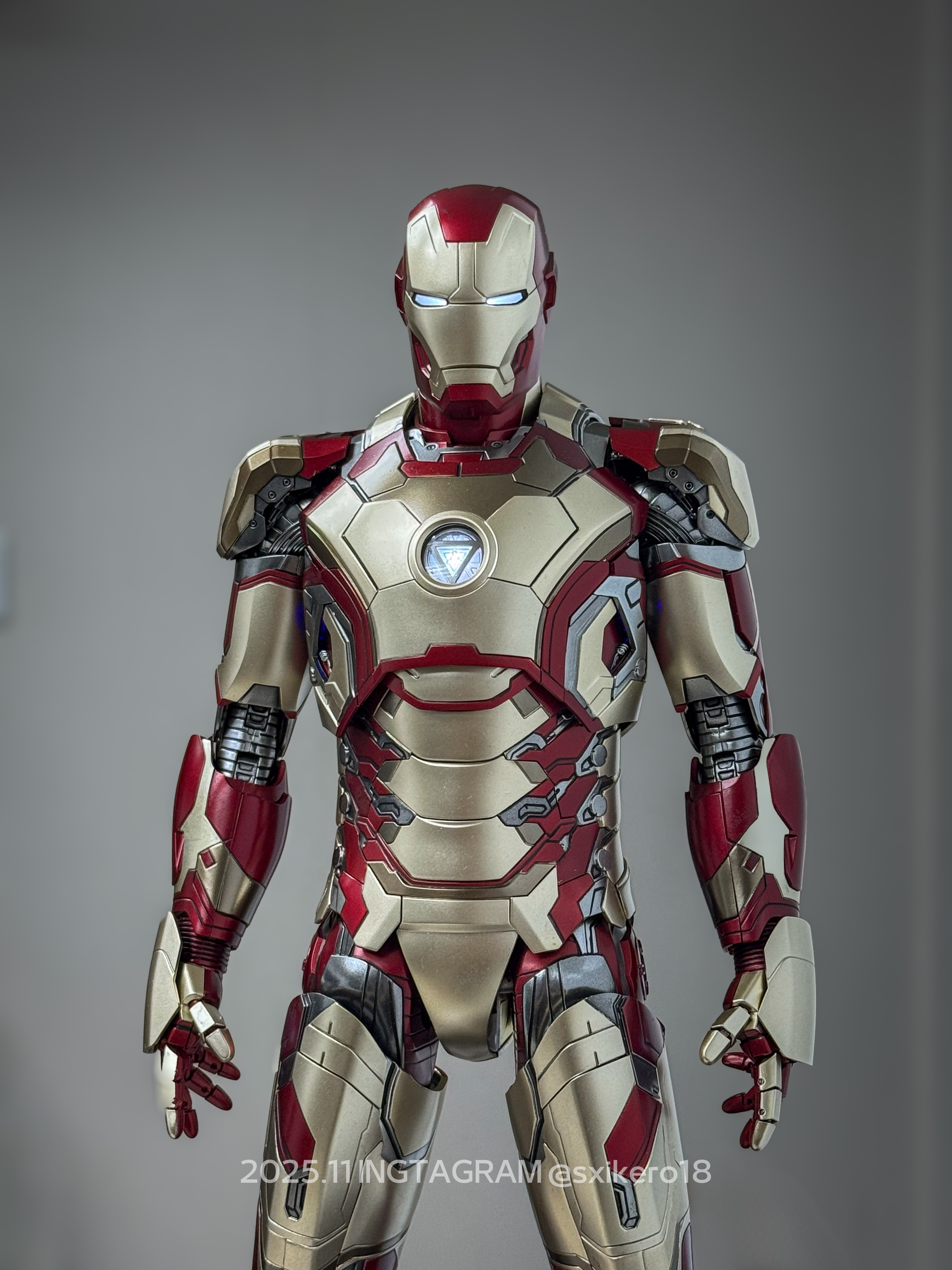 [Limited 15 set]Hot toys Iron Man XLII 2.0 Repaint (Clean version) project