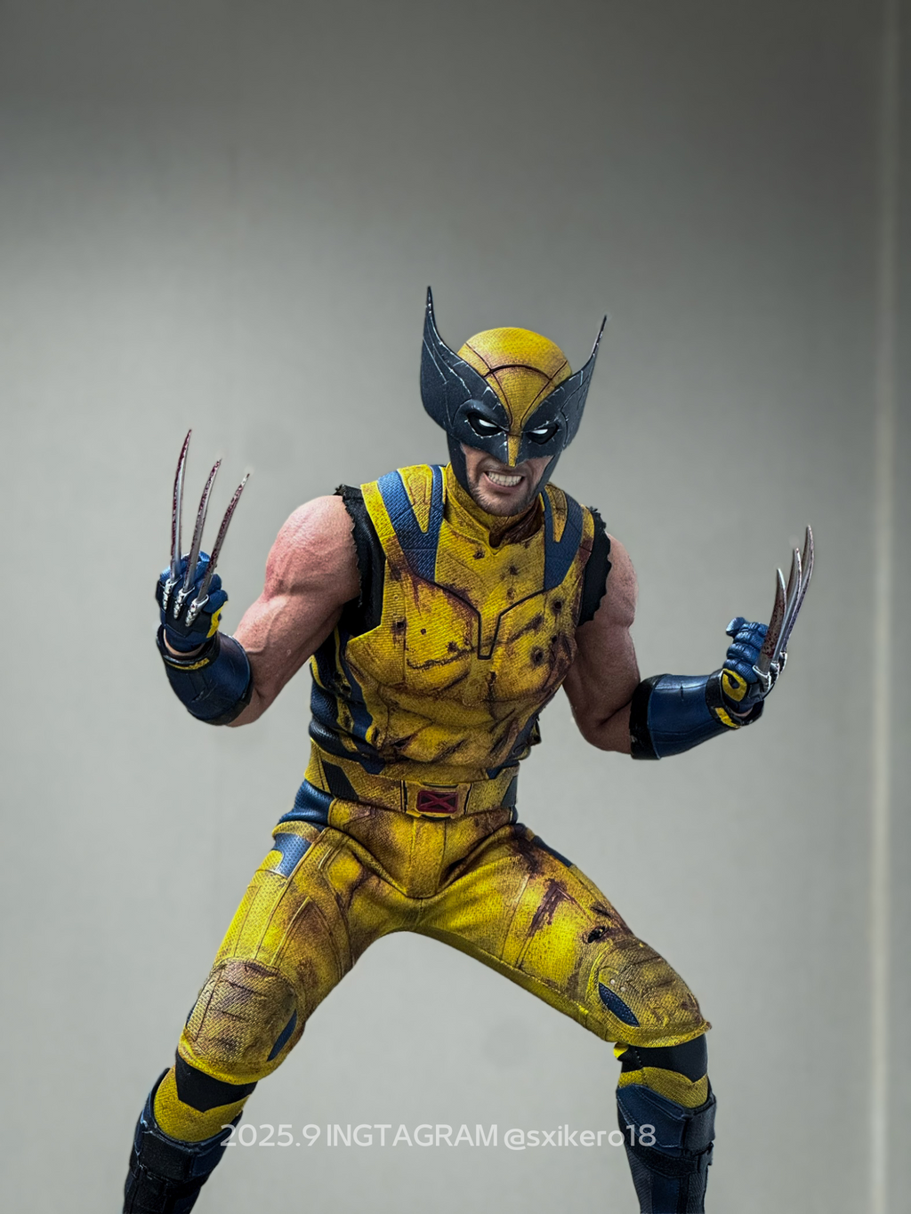 Wolverine Heavy Battle Damage Version Figure