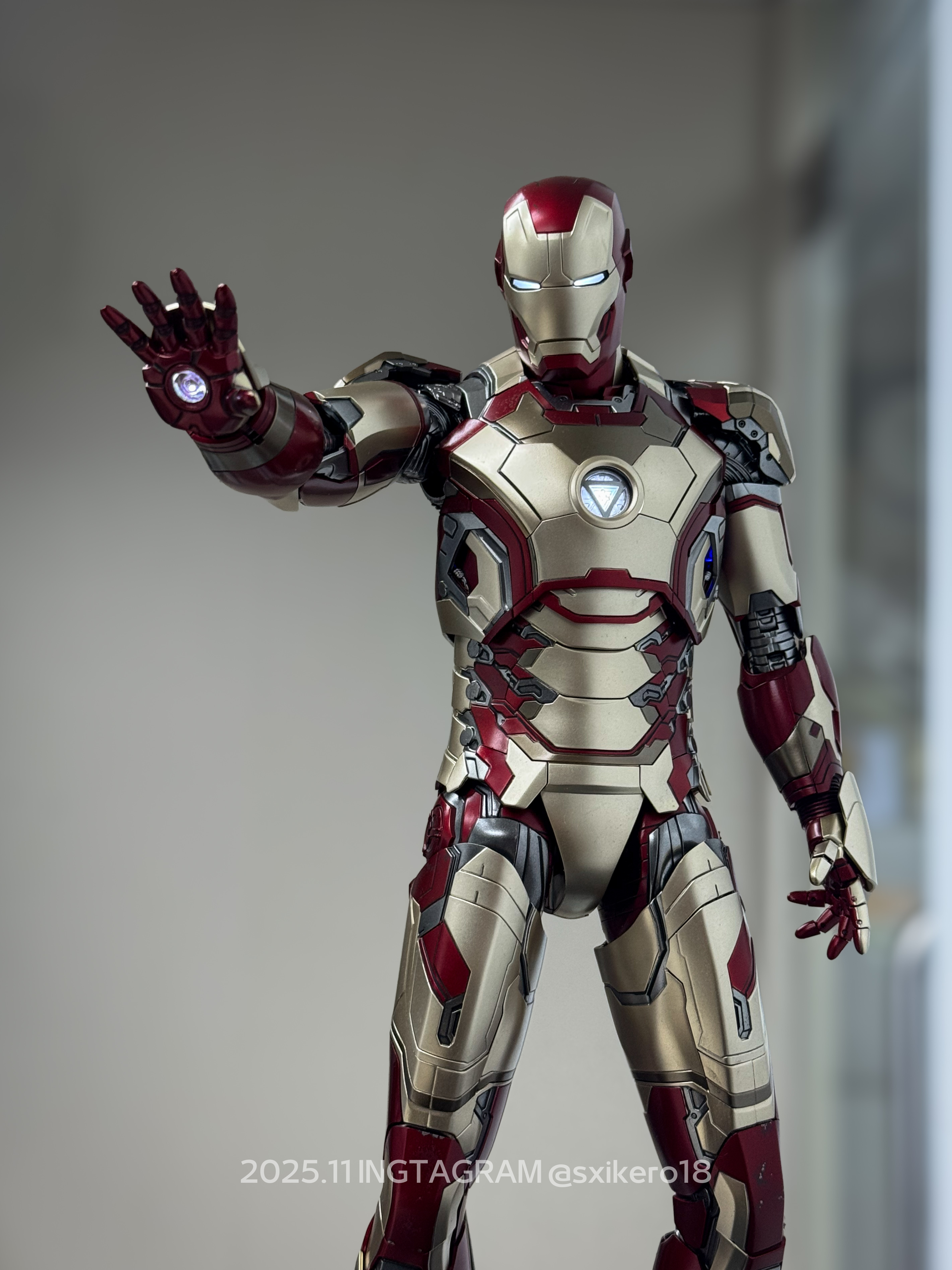 [Limited 15 set]Hot toys Iron Man XLII 2.0 Repaint (Clean version) project