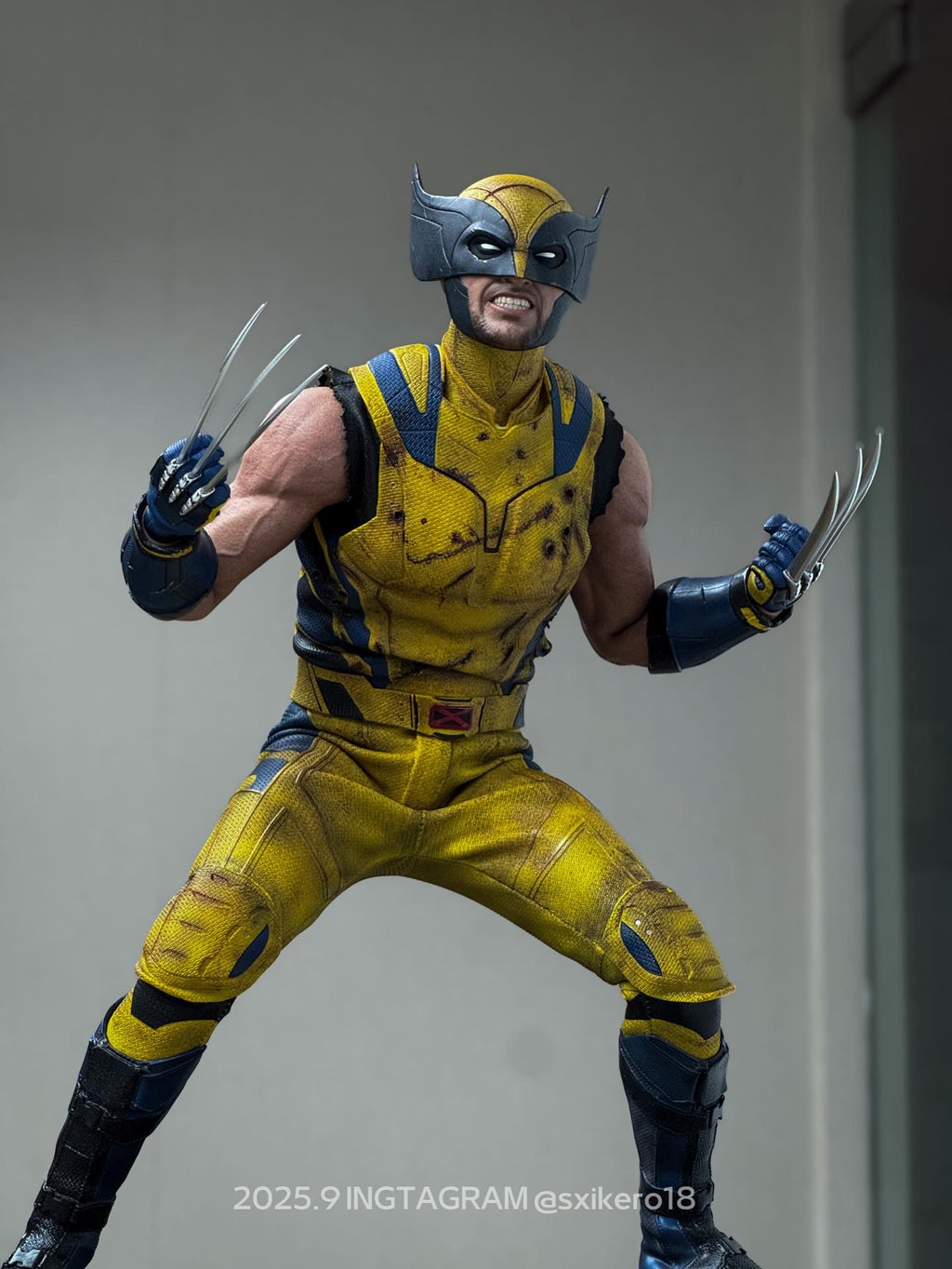 Wolverine Light Battle Damage Version Figure