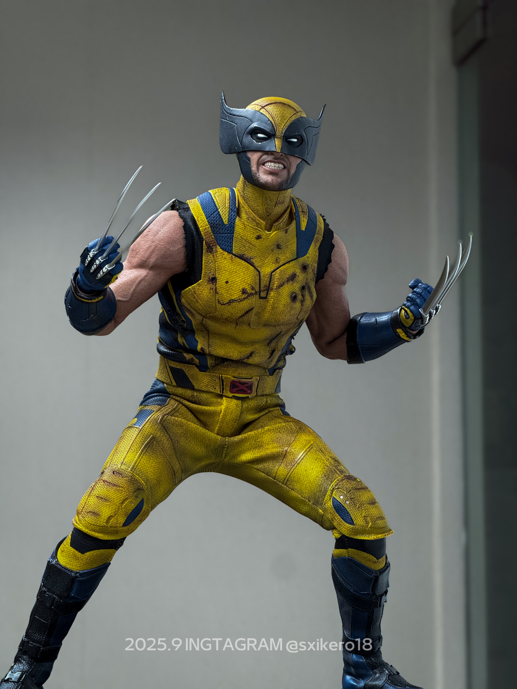 Wolverine Light Battle Damage Version Figure