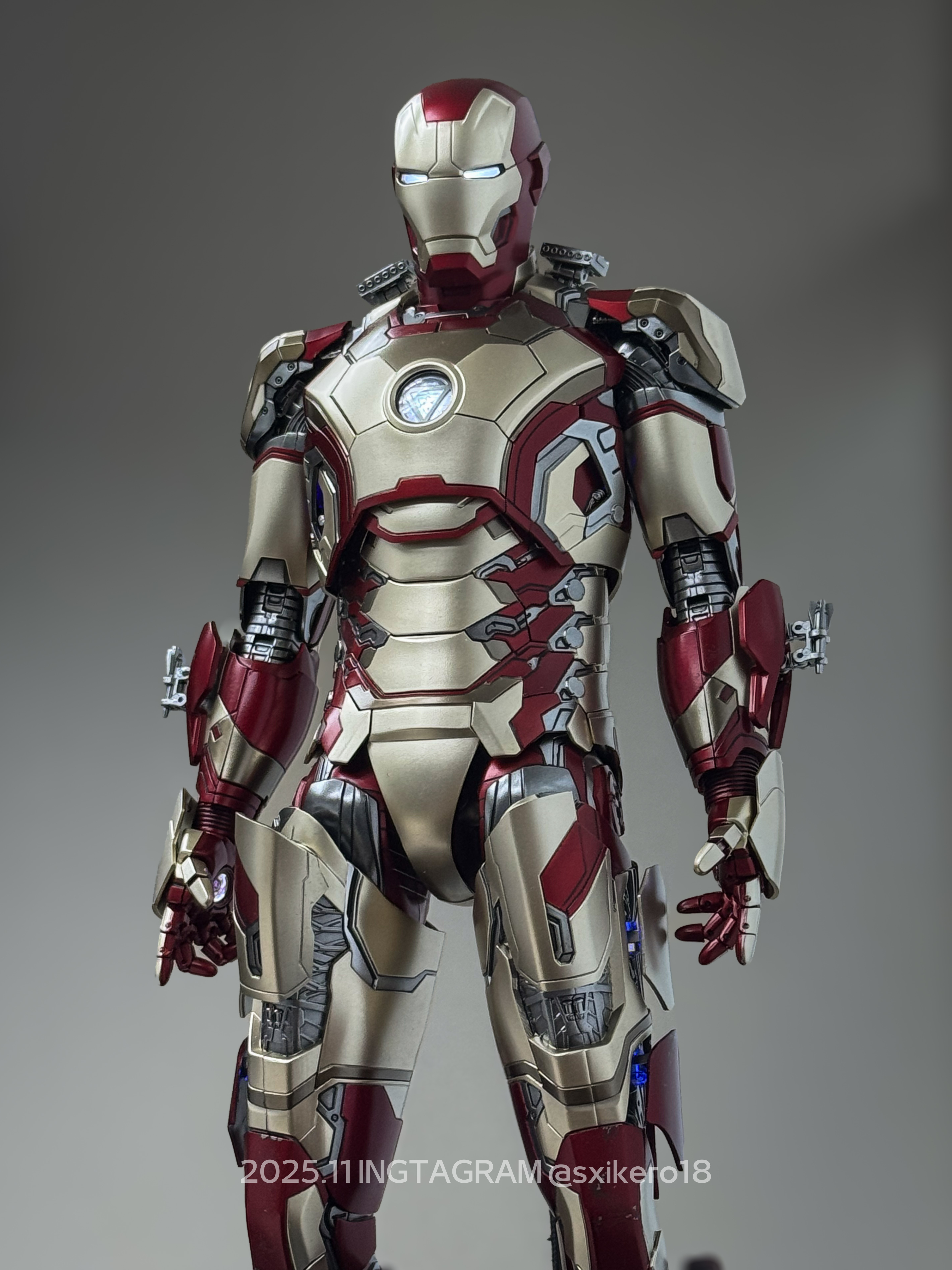 [Limited 15 set]Hot toys Iron Man XLII 2.0 Repaint (Clean version) project