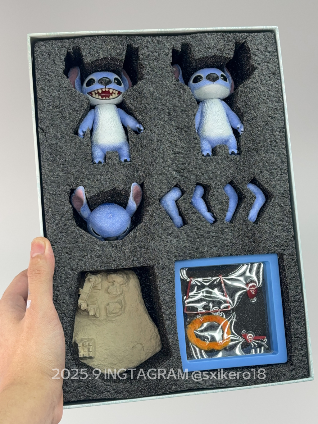 1/6th scale Stitch 2025 figure [Deluxe Edition]  (Two Pack)